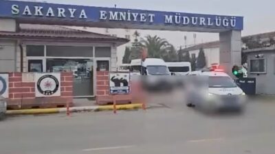 Sakarya  Erenler ilçesinde birbirlerini tehdit eden iki grup, polis