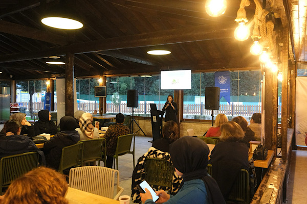 Sapanca Belediyesi Havuz Kafe'de düzenlenen "Sağlıklı Beslenme Söyleşisi” vatandaşların katılımıyla