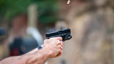 Sakarya’nın Serdivan ilçesinde yaşanan silahlı olayda bir kişi hayatını kaybetti,