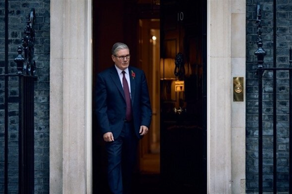 Londra, 26 Aralık (Hibya)-Birleşik Krallık Başbakanı Keir Starmer, Alaa Abd