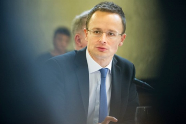 Budapeşte, 15 Aralık (Hibya)-Macaristan Dışişleri ve Ticaret Bakanı Peter Szijjarto,