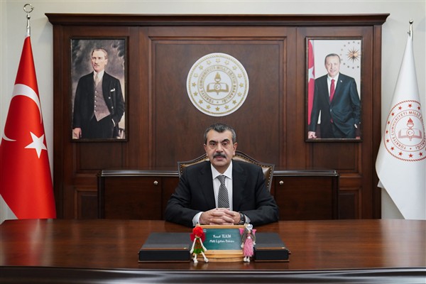 Milli Eğitim Bakanı Yusuf Tekin, Türkçenin zenginliklerine hakim olan öğrencilerin