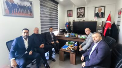 Kocaeli Valisi İlhami Aktaş, Lastik-İş Sendikasını ziyaret etti.