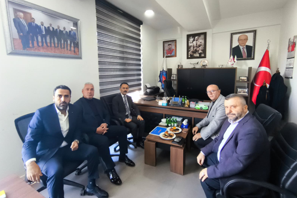 Kocaeli Valisi İlhami Aktaş, Lastik-İş Sendikasını ziyaret etti.