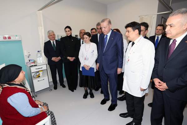 Cumhurbaşkanı Recep Tayyip Erdoğan, Aydın Şehir Hastanesi'nde tedavi gören hastalara
