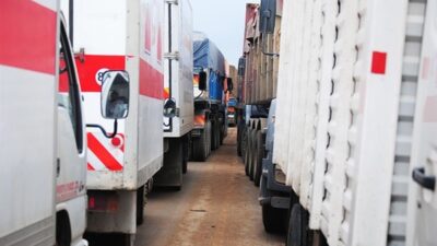 İstanbul Valiliği, kar yağışı nedeniyle ağır tonajlı kamyonların trafiğe çıkış