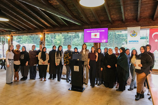 Sapanca Belediyesi tarafından düzenlenen ücretsiz beslenme söyleşisi, Diyetisyen Tuba Bayoğlu’nun