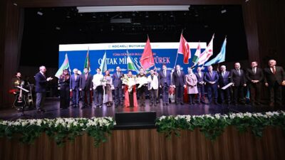 Kocaeli’de düzenlenen “Ortak Miras Tek Yürek” programına katılan Kocaeli Valisi