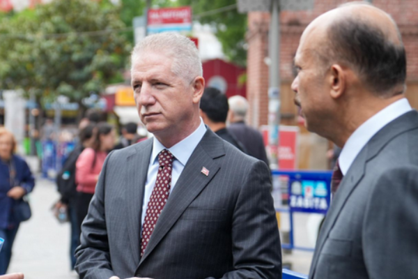 İstanbu Valisi Davut Gül, Üsküdar’da muhtarlarla bir araya geldi.