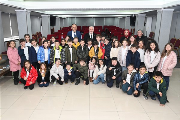 Isparta’da Yılmaz Şener İlkokulu 3/A sınıfı öğrencileri, Okul Müdür Yardımcısı