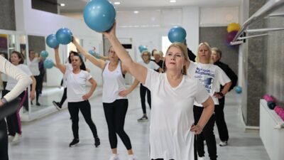 Konak Belediyesi tarafından, sekiz farklı merkezde düzenlenen aerobik, pilates ve