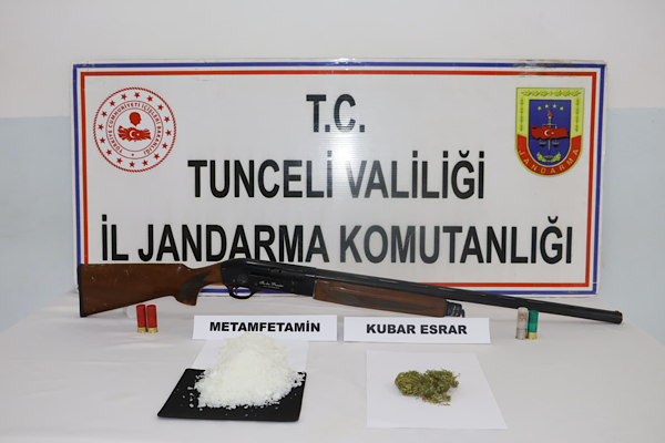 Tunceli İl Jandarma Komutanlığı ekiplerince düzenlenen eş zamanlı operasyonlarda 1