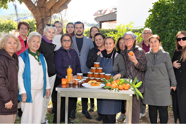 Alanya Belediyesi ve Alanya Üniversitesi iş birliğiyle hazırlanan turunç reçellerinin
