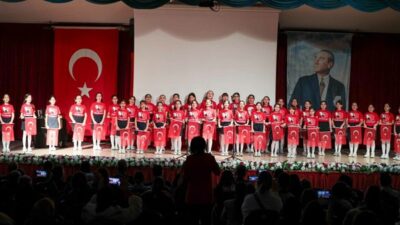 İzmir’in Aliağa ilçesinde, İstiklal Marşı’nın kabulünün 105. yılı dolayısıyla Mehmet