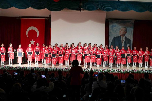 İzmir’in Aliağa ilçesinde, İstiklal Marşı’nın kabulünün 105. yılı dolayısıyla Mehmet