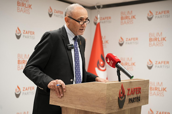 Zafer Partisi Ekonomi Politikalarından Sorumlu Genel Başkan Yardımcısı Fikret Artan,