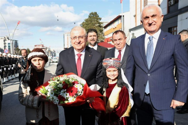 Millî Savunma Bakanı Yaşar Güler, Muş ziyaretinde önce Muş Hava