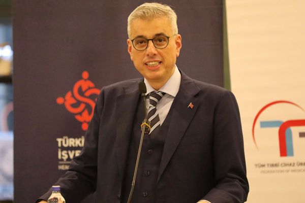 Sağlık Bakanı Prof. Dr. Kemal Memişoğlu, tıbbi cihaz sektörü temsilcileriyle