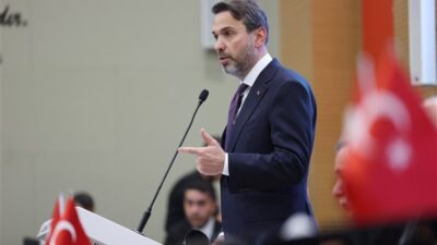 Enerji ve Tabii Kaynaklar Bakanı Alparslan Bayraktar, Bakanlıkta mesai arkadaşlarıyla