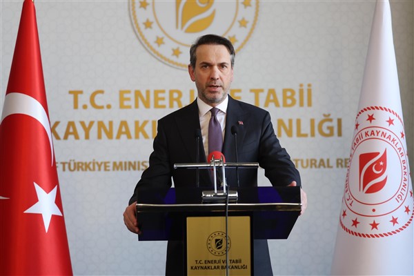 Enerji ve Tabii Kaynaklar Bakanı Alparslan Bayraktar, Zonguldak'ta gençlerle bir
