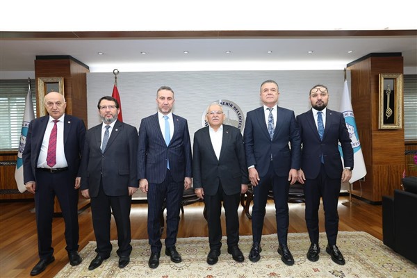 Kayseri Büyükşehir Belediye Başkanı Memduh Büyükkılıç, belediyede gerçekleşen ziyaretler kapsamında