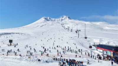 Kayseri’de bulunan Erciyes Kayak Merkezi, 2025-2026 kış sezonunda 3 milyon