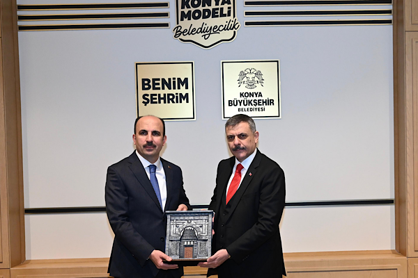 İçişleri Bakanı Mustafa Çiftçi, çeşitli programlar kapsamında geldiği Konya’da Büyükşehir