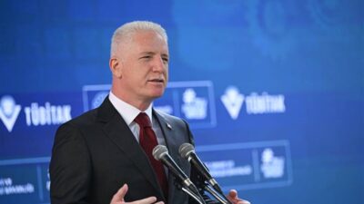 İstanbul Valisi Davut Gül, Valilik tarafından düzenlenen iftar programında muhtarlarla