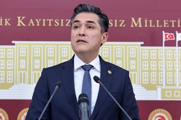 İYİ Parti Sözcüsü Buğra Kavuncu, partisinin İstanbul İl Başkanlığı’nda düzenlenen