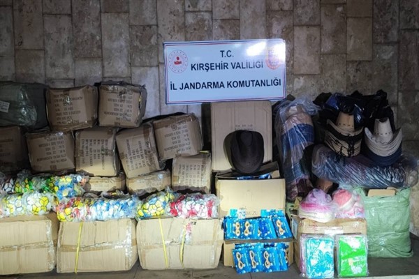 Kırşehir’de jandarma ekiplerince gerçekleştirilen denetimde çok sayıda kaçak ürün ele