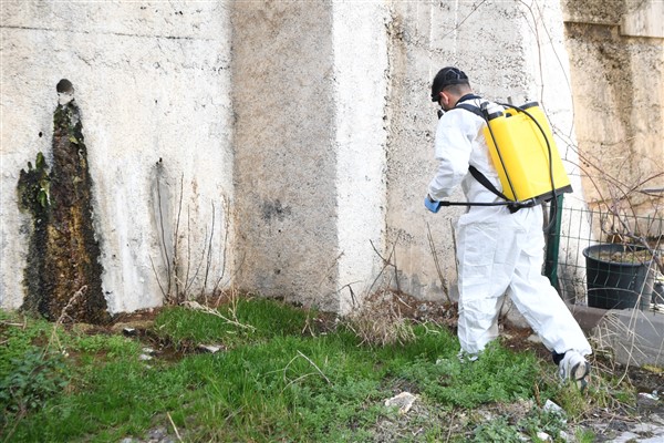 Mamak Belediyesi, ilçe genelinde haşere ve larva oluşumuna karşı yürüttüğü