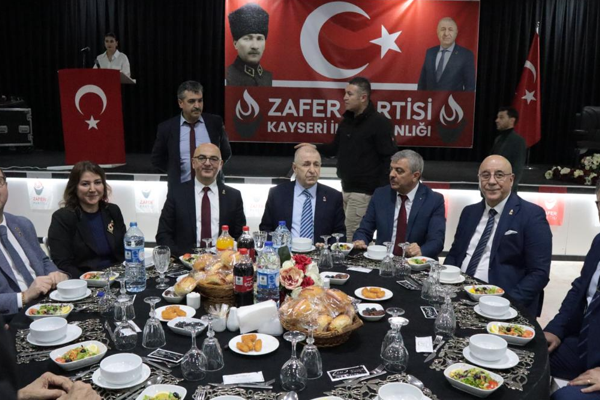 Zafer Partisi Genel Başkanı Ümit Özdağ, Kayseri’de düzenlenen iftar programında,