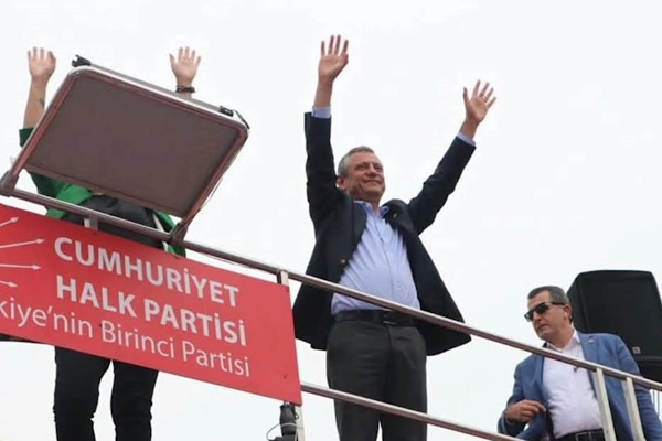 Cumhuriyet Halk Partisi (CHP) Genel Başkanı Özgür Özel, Aktekke Meydanı’nda
