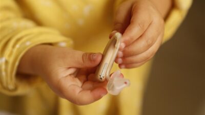 Sağlık Bakanlığı, işitme kaybının çocukların dil gelişimi ve okul başarısını