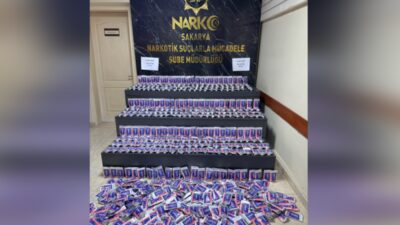 Sakarya’da dur ihtarına uymayarak kaçan araçta 33 bin 400 adet