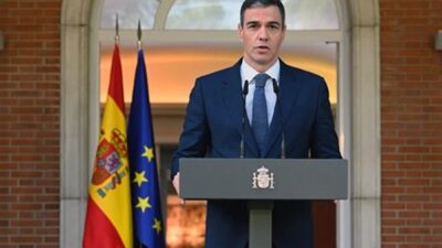 Madrid, 13 Mart (Hibya) - İspanya Başbakanı Pedro Sánchez, sağ