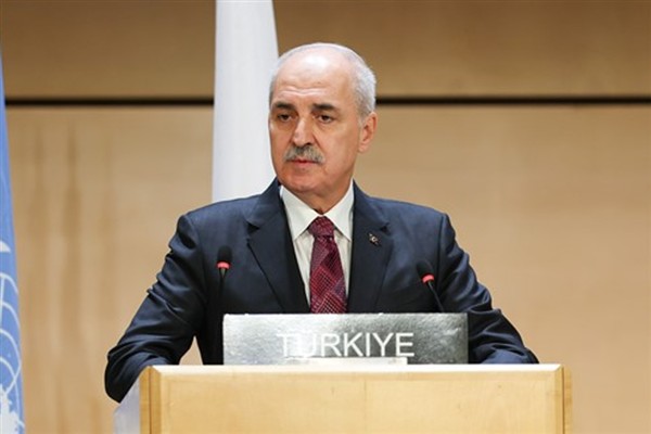 Türkiye Büyük Millet Meclisi (TBMM) Başkanı Numan Kurtulmuş, Filistinli bir