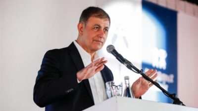 İzmir Büyükşehir Belediye Başkanı Dr. Cemil Tugay, İzmir Körfezi’ne atık