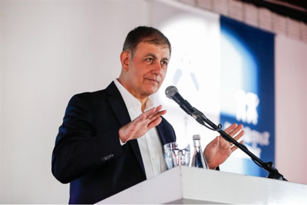 İzmir Büyükşehir Belediye Başkanı Dr. Cemil Tugay, İzmir Körfezi’ne atık