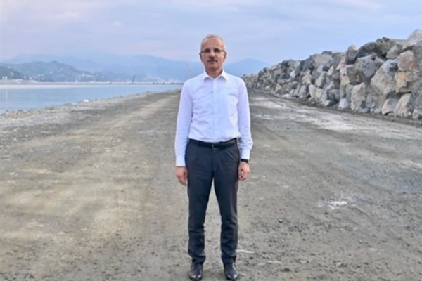 Ulaştırma ve Altyapı Bakanı Abdülkadir Uraloğlu, Bartın Valisi Nurtaç Arslan