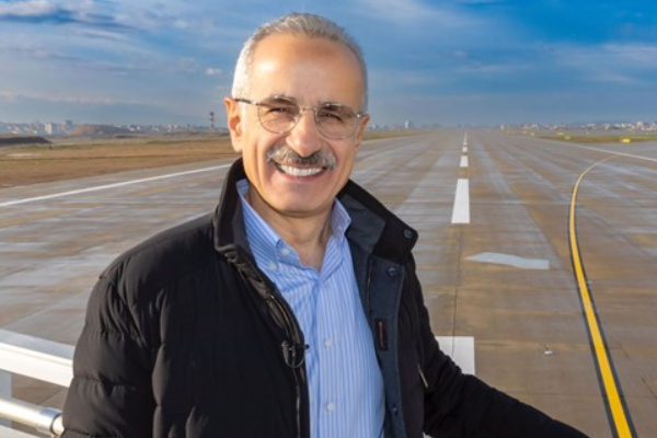 Ulaştırma ve Altyapı Bakanı Abdulkadir Uraloğlu, İsrail'de görevini yaparken alıkonulan